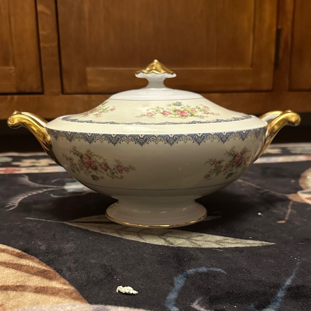 Elegant Floral Porcelain Tureen with Gold Accents